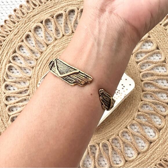 Gold Tone Phoenix Eagle Bird Eye Southwestern Native Hinge Cuff Bracelet - Picture 2 of 5